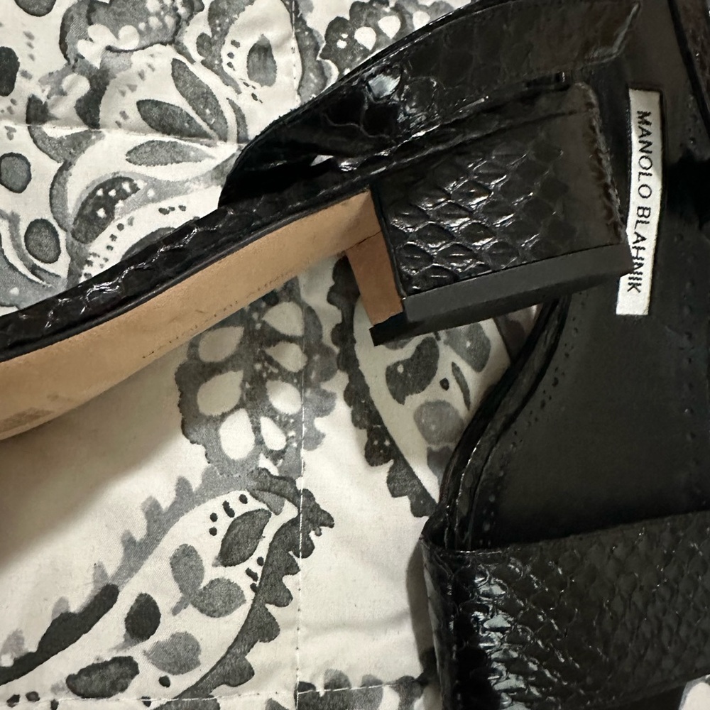 Manolo Blahnik Textured Black Sandals - Picture 12 of 16